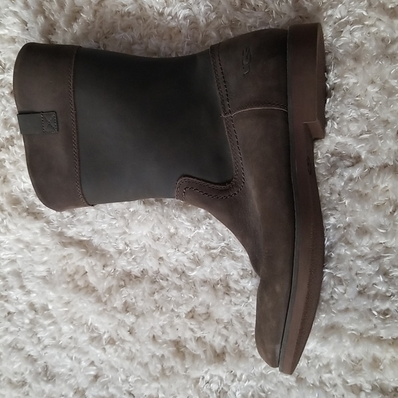 Ugg Brown Boots Size 6 - Picture 2 of 7